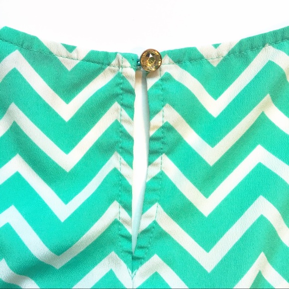 🌸 Candie’s Chevron Top - Size XS - Picture 3 of 4